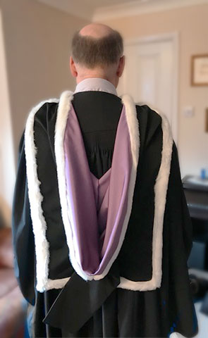 Academic dress - Honorary Fellowship